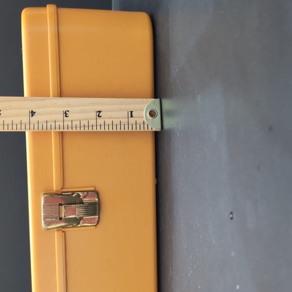 VGT,Wilson Wil-Hold Plastic Sewing Box in Mustard Yellow. - Picture 9 of 10